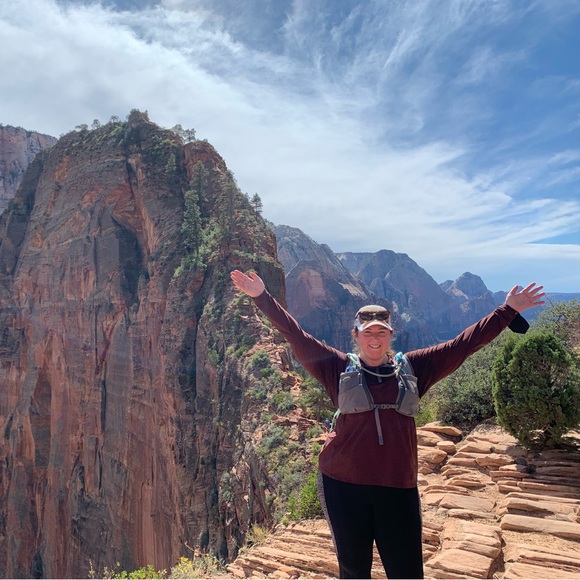 REI Co-op Women’s 2X/3X Swiftland Hydro Running Hydration Vest, Castlerock - Picture 2 of 13